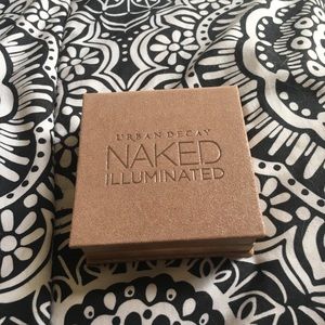 Urban decay illuminated “Aura”